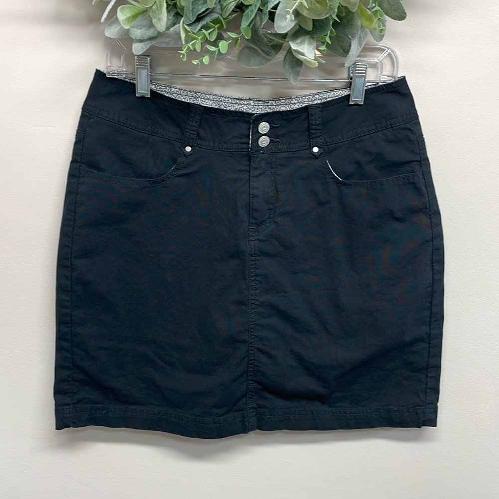 Lee Natural Fit Just Below The Waist Black Skort 8 Medium